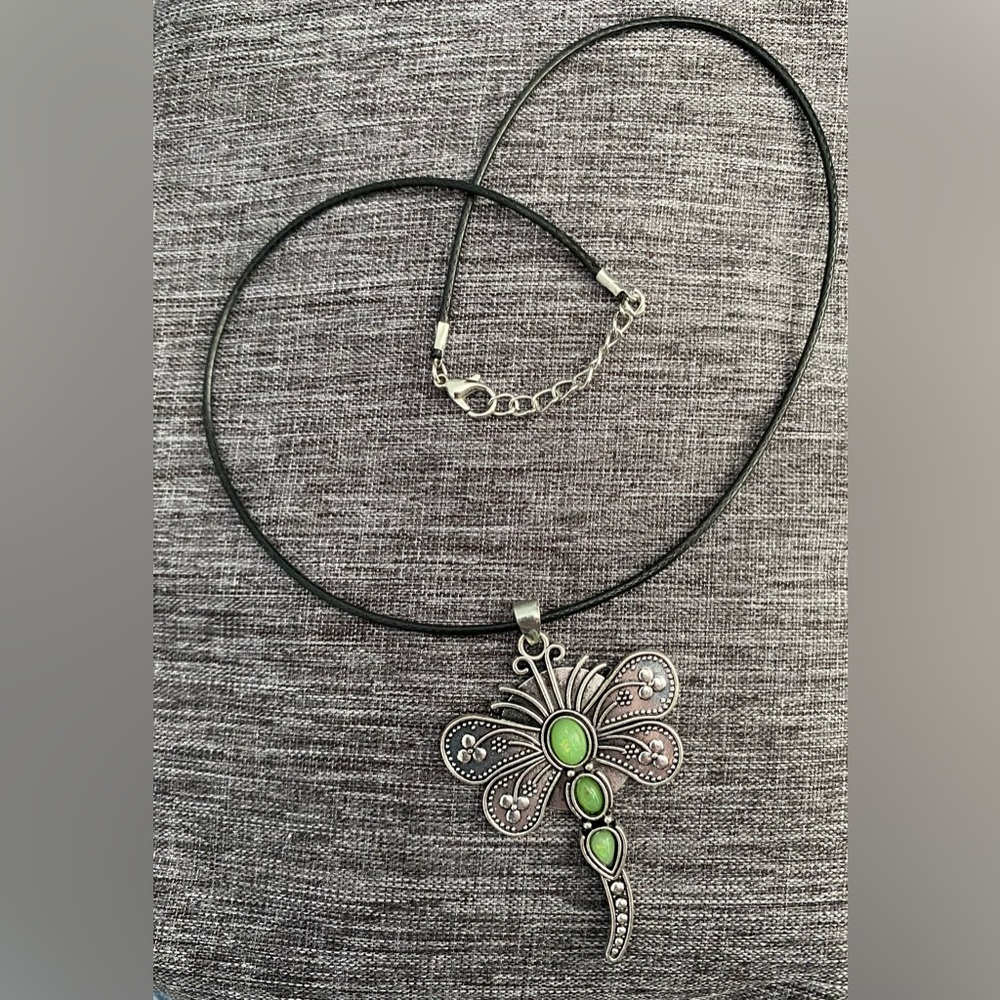 Dragonfly Silver Tone Necklace and Pendant Green Stone.